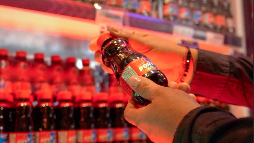 • Dentro del portafolio de Bavaria, los productos que se encuentran en botellas plásticas son Pony Malta, Malta Leona y Agua Zalva, que ahora se embotellarán en envases elaborados con material reciclado.