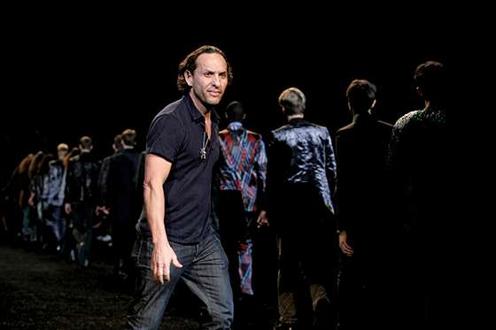 Spanish designer Custo Dalmau of Custo Barcelona walks with the models at the end of his fashion show at Mercedes-Benz Fashion Week in New York on February 7, 2008. AFP PHOTO / Nicholas ROBERTS