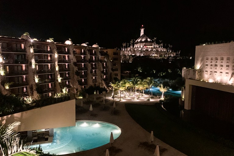 Descubre la magia del Hotel Xcaret Arte. Es un remanso en la Riviera Maya