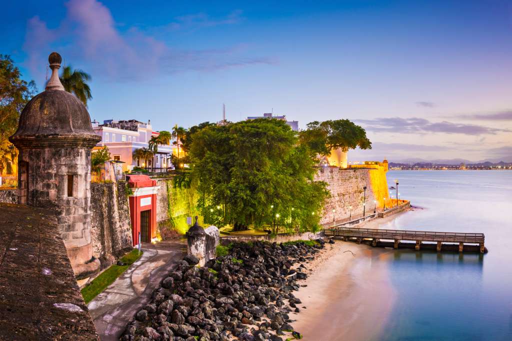 Caminar por el Viejo San Juan es devolverse en el tiempo y sorprenderse con la belleza, la historia y la cultura de la isla.