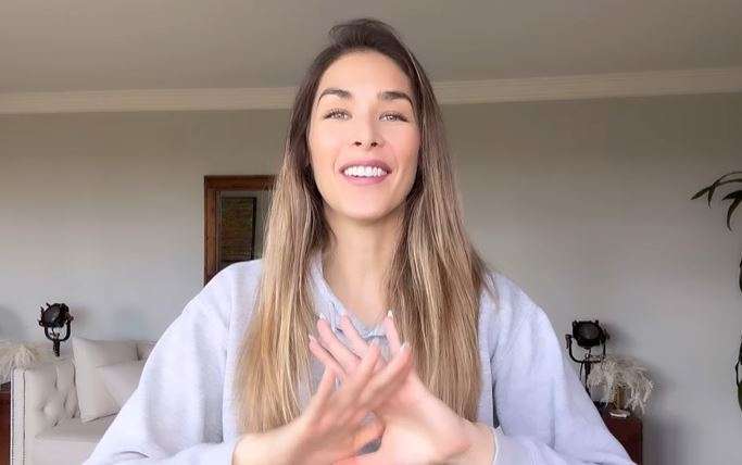 Además de sus prédicas en la iglesia, crea contenido para redes sociales sobre su testimonio.