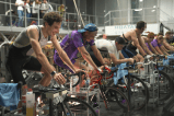 ¿Montar bicicleta ayuda a bajar de peso?