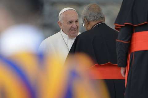 Francisco abre ‘cumbre’ de cardenales para debatir divorcio, concubinato y homosexualidad