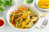 Aprende a hacer esta ensalada de mango con 8 ingredientes