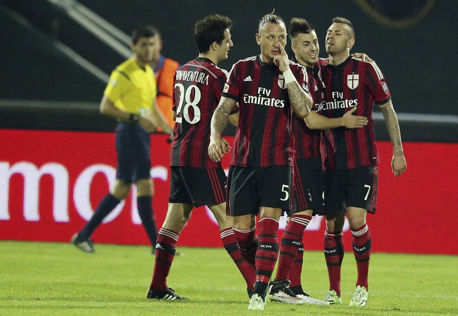 Jeremy Ménez celebra el tanto con el que el Milan abrió el marcador en Dubái. Foto: EFE