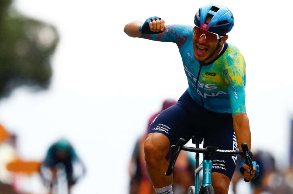 TOPSHOT - XDS Astana Team Italian rider Davide Ballerini celebrates as he crosses the finish line to win in the 6th stage of the Giro d'Italia 2026 - Tour of Italy cycling race between Paestum and Naples, southern Italy on May 14, 2026. (Photo by Luca Bettini / AFP)