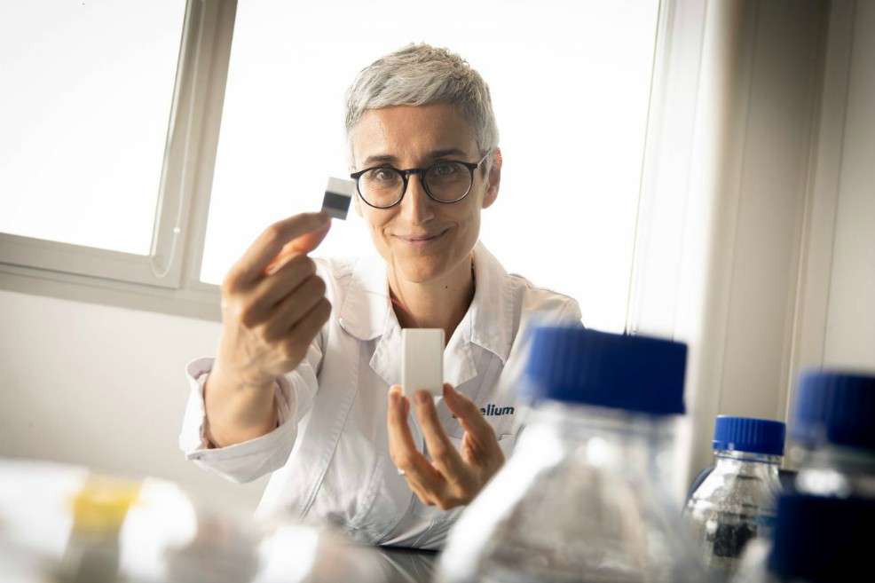 Neus Sabaté recibió el premio de la Real Sociedad Española de Física “por su trayectoria científica y tecnológica de excelencia, destacando la visión pionera y la gran creatividad en el campo de las baterías biodegradables”.
