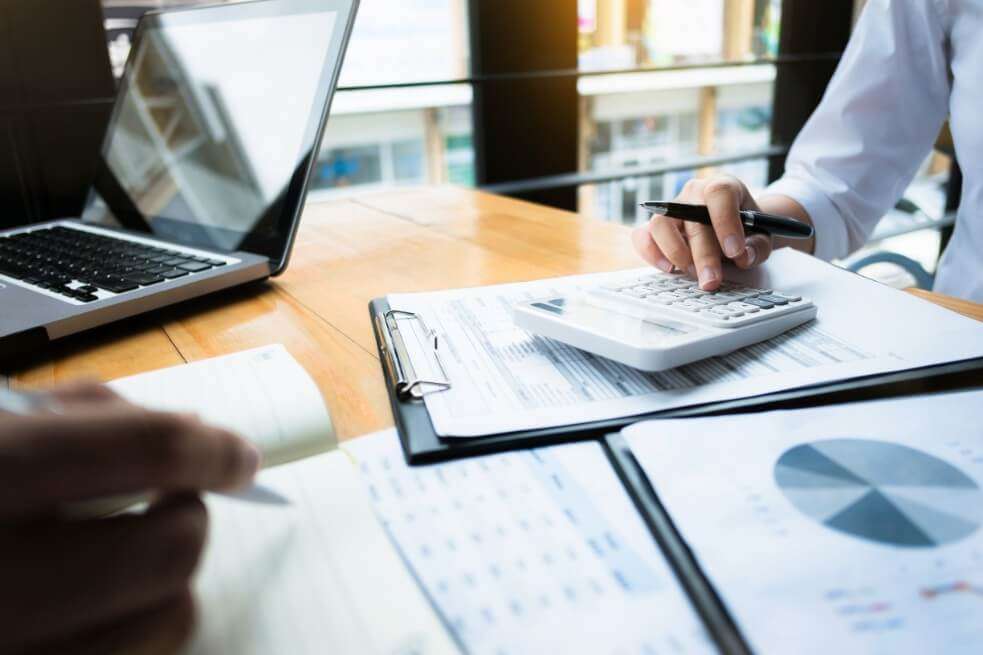 Las ayudas financieras son para el flujo de caja y no para el “regalo de unas cuotas”. / Getty Images