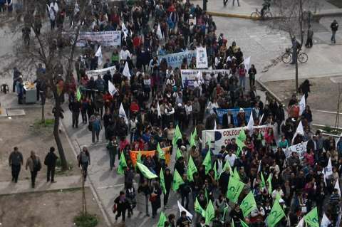 Estudiantes chilenos reactivan la protesta