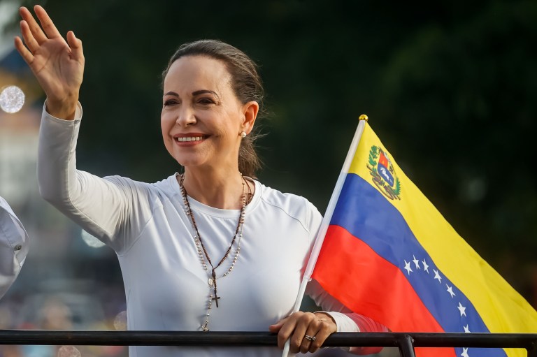 Denuncian allanamiento y desaparición de empresario que alojó a María Corina