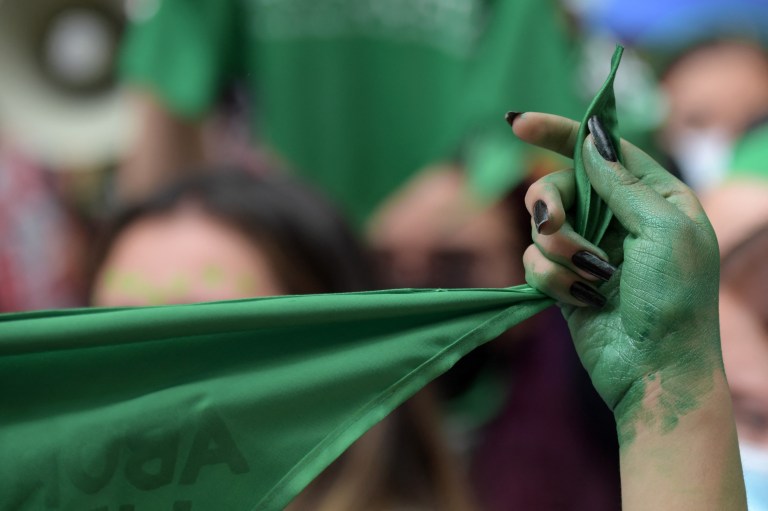 Por un aborto involuntario, una mujer podría ir 30 años a prisión en El Salvador