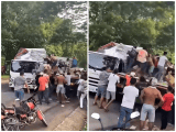 Saquean camión cargado de electrodomésticos que se accidentó en Magangué, Bolívar