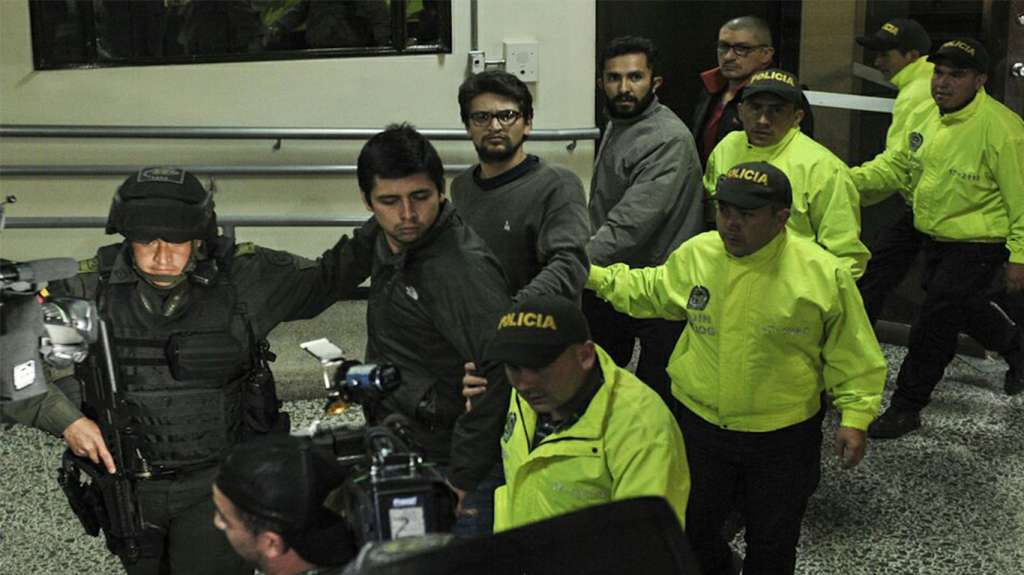 Llegada al complejo judicial de Paloquemao de los capturados por los hechos relacionados con el atentado en el Centro Comercial Andino. Foto: Mauricio Alvarado - El Espectador
