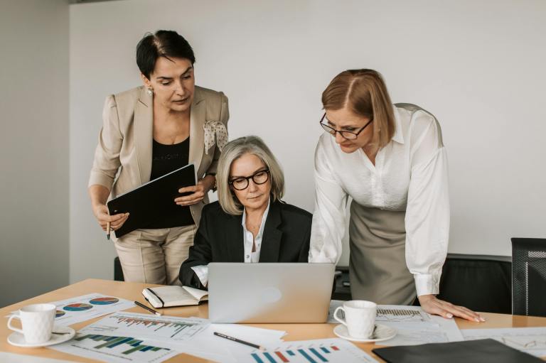 Más preparación, menos liderazgo: solo el 23,1% de mujeres en juntas directivas