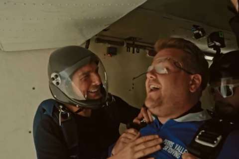 Tom Cruise y James Corden se lanzaron de un avión para promocionar película