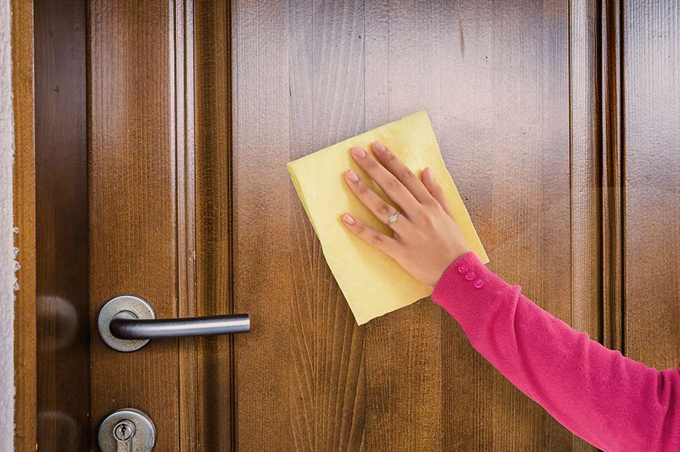 Las puertas de tu casa tendrán buen olor limpiando con hierbabuena.
