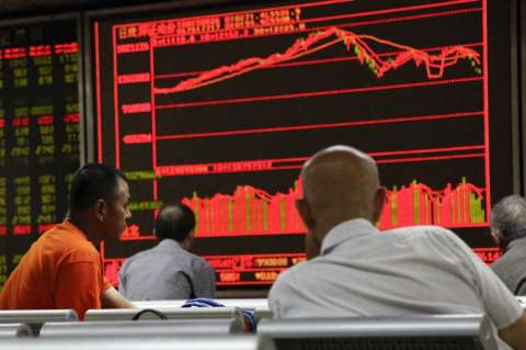 Bolsas chinas se desploman por encima del 4% en la apertura