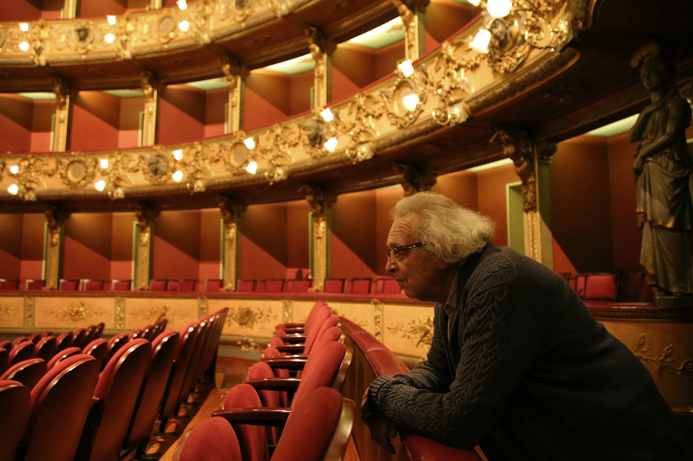 El dramaturgo Miguel Torres en el Teatro Colón. / Cortesía
