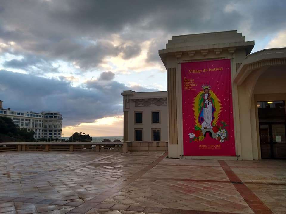 El Festival Biarritz América Latina se ha consolidado como un importante punto de encuentro e intercambio entre Europa y América Latina, cuenta con tres categorías de competición (ficción, documental y cortometraje).