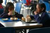 Egipto investiga intoxicación alimentaria de 3.356 niños en colegios
