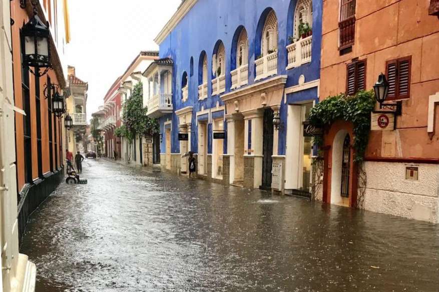 Las inundaciones se presentaron en el centro histórico y en los barrio populares. / Tomada de Twitter: @Cesar_kb