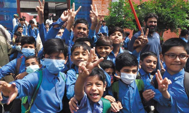 Students react outside their school in Lahore on September 4, 2021, as the government announced closure of educational institutes for a week as a preventive measure to curb the spread of the Covid-19 coronavirus. (Photo by Arif ALI / AFP)