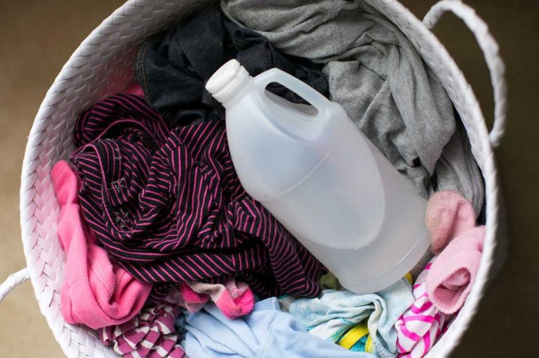 El vinagre es el ingrediente que no puede faltar en tu casa a la hora de limpiar. Prueba estas 15 formas de utilizarlo y mantener tu casa reluciente