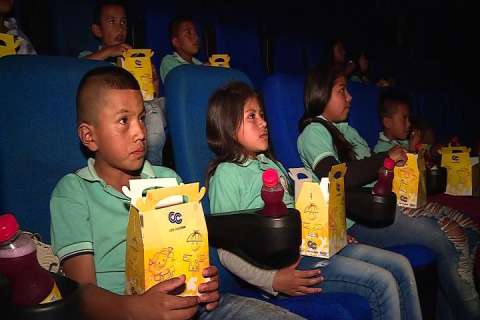 Por primera vez, niños de resguardo indígena Naya vieron una película en cine