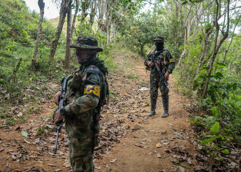 Autodefensas de la Sierra suspenden diálogos exploratorios de paz con Gobierno Petro