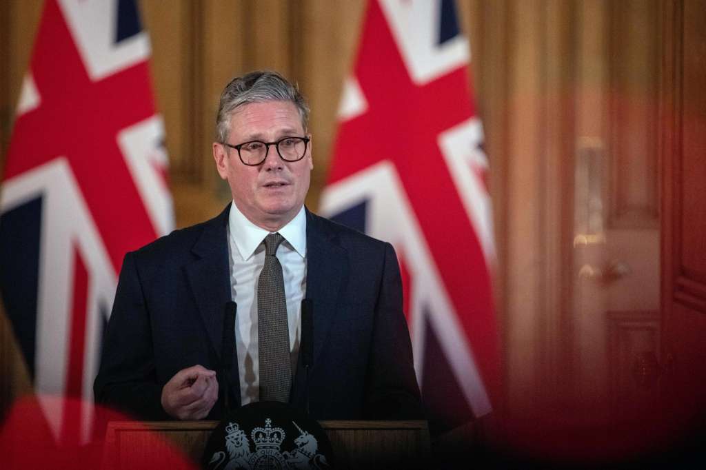London (United Kingdom), 06/07/2024.- Britain's Prime Minister Keir Starmer speaks during a news conference following his first cabinet meeting, at Downing Street in London, Britain, 06 July 2024. A former Bank of England economist, the first Black Briton to attend Harvard Law School and an ex-union worker are among those given top jobs in Britain's first Labour government in 14 years. Keir Starmer became the country's new prime minister on 05 July, after his party won a landslide victory in the general election. (deslizamiento de tierras, Reino Unido, Londres) EFE/EPA/CHRIS J. RATCLIFFE / POOL