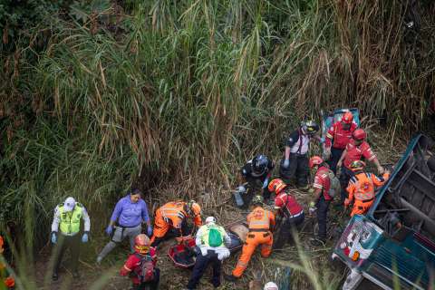 Bus cayó a un barranco en Ciudad de Guatemala: sube a 51 el número de muertos