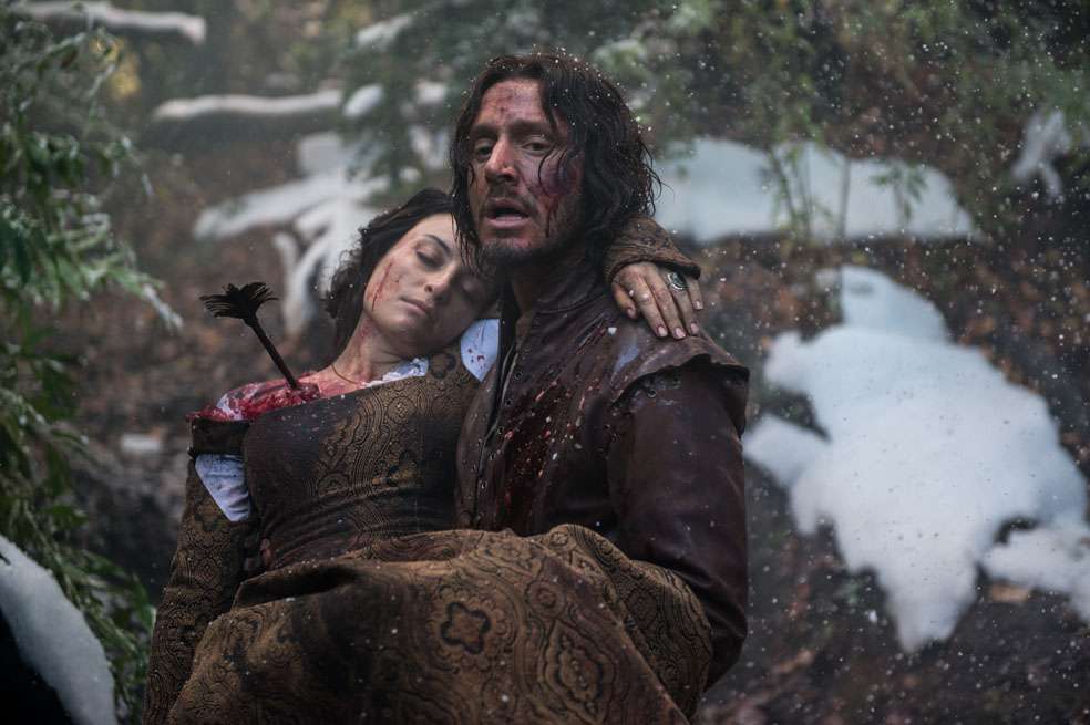 Benjamín Vicuña y Marimar Vega en una de las escenas más dramáticas de la producción ‘Sitiados’. / Fotos: Cortesía Fox Internacional