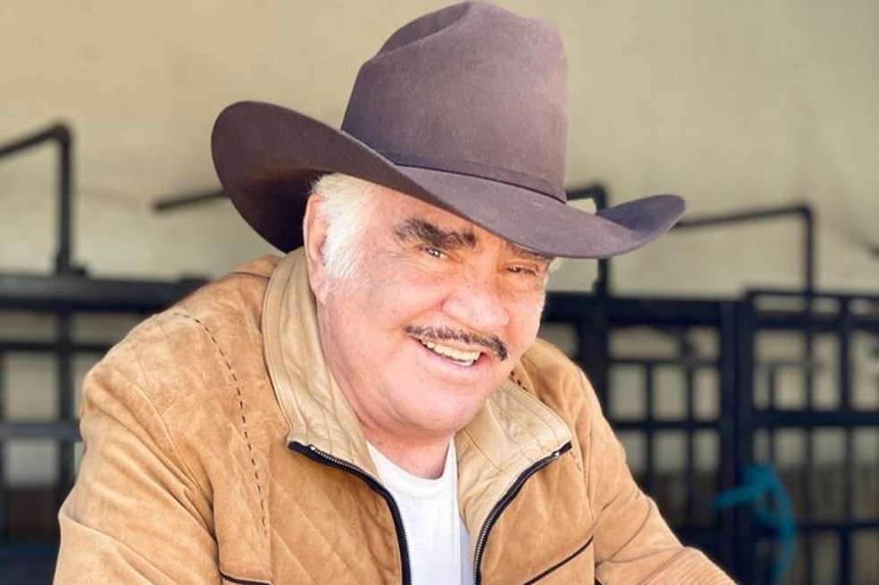 Vicente Fernández fue hospitalizado de emergencia en México