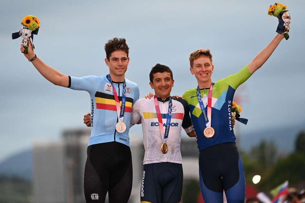 El belga Wout van Aert, Richard Carapaz y el esloveno Tadej Pogacar, un podio de lujo en Tokio 2020.