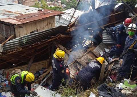 Dos desaparecidos en Itagüí, Antioquia, tras deslizamiento de tierra