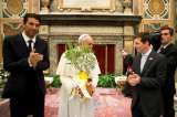 Papa Francisco bendice a Messi con las selecciones de Argentina e Italia