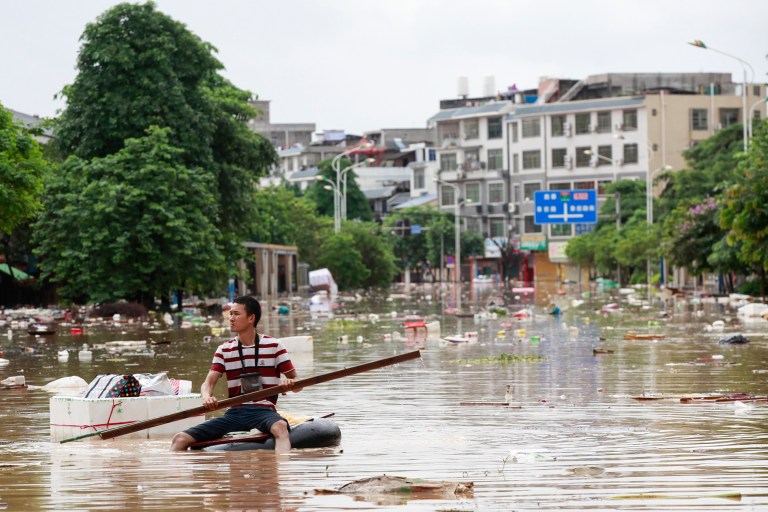 Lluvias torrenciales dejan al menos 56 muertos y 22 desaparecidos en China