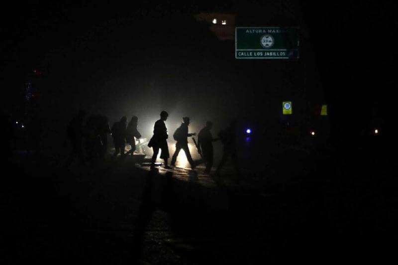 Miles en Caracas se vieron afectados por el apagón de energía que sufre el país desde el jueves. / EFE