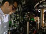 El colombiano que “juega” con el tiempo en los relojes atómicos