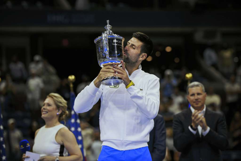 Flushing Meadows (United States), 11/09/2023.- Novak Djokovic of Serbia celebrates with his trophy after he won against Daniil Medvedev of Russia in their Men's Final match at the US Open Tennis Championships at the Flushing Meadows, New York, USA, 10 September 2023. The US Open runs from 28 August through 10 September. (Tenis, Rusia, Nueva York) EFE/EPA/CJ GUNTHER