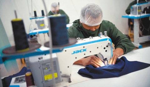 Producción de la industria manufacturera aumentó 13,9 % en noviembre de 2021