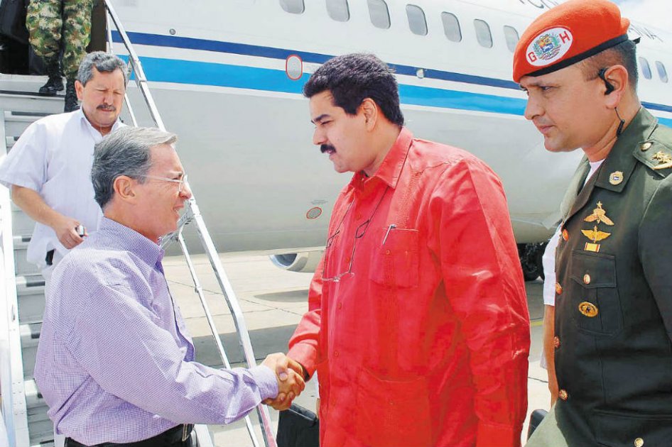 el expresidente Uribe y el mandatario de Venezuela, Nicolás Maduro, en tiempos que buscaban salidas diplomáticas a sus diferencias.