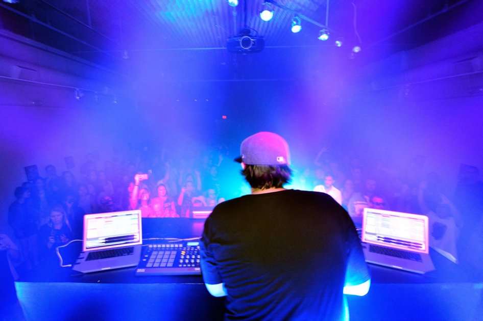 MTV Latinoamérica busca DJ que usen su poder de convocatoria para hacer un cambio positivo.