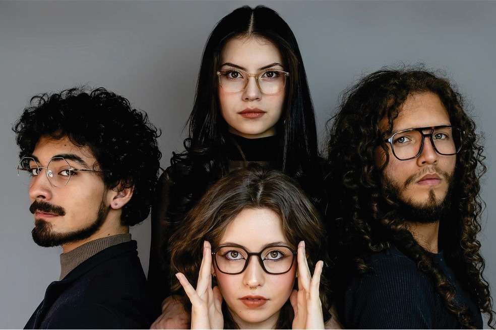 Gafas & Gafas está presente en Bogotá, Medellín y Cali.