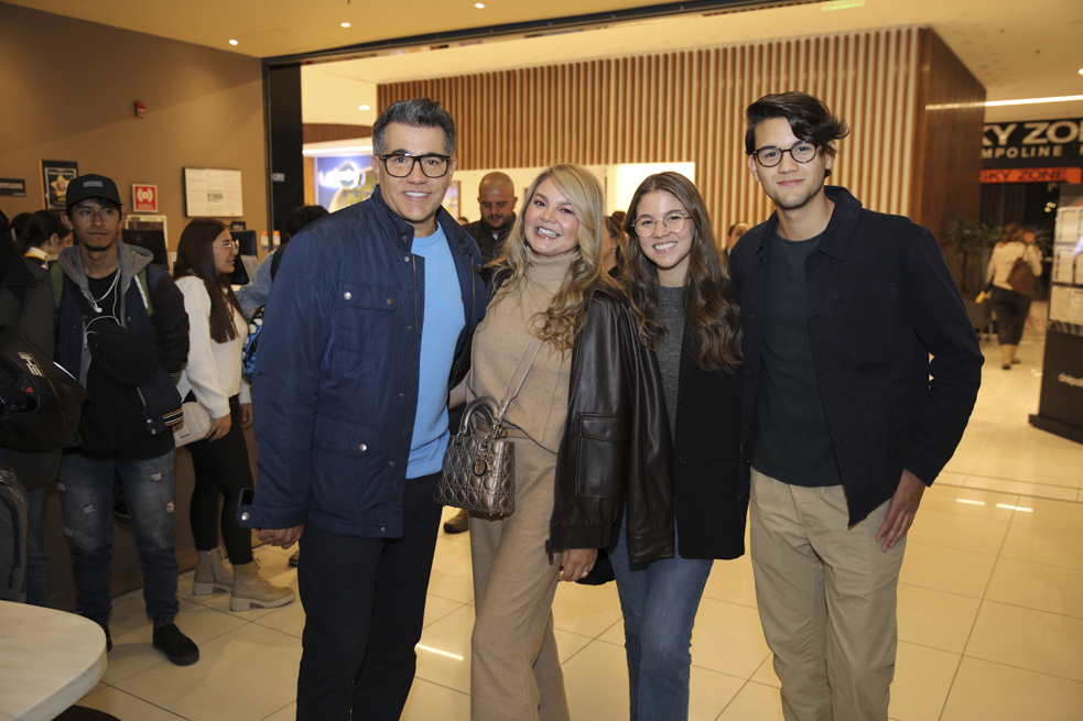 Carlos Calero su esposa e hijos