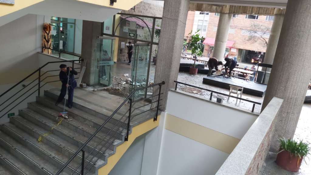 Los enfrentamientos se presentaron a lo largo de la tarde de este viernes 21 de febrero, en medio de las manifestaciones que se realizaban al frente de la Universidad Distrital. / Mauricio Alvarado - El Espectador