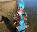 (Fotos) Niña de nueve años encontró un diente de Megalodón en una playa