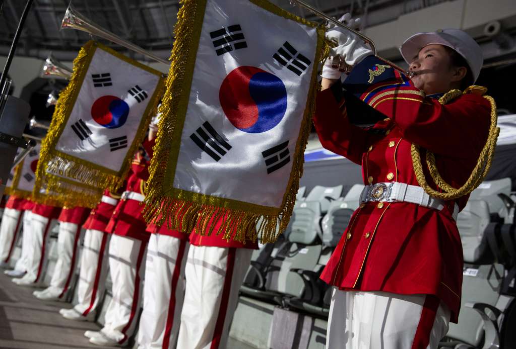 Seoul (Korea, Republic Of), 25/06/2023.- A South Korean military band perform during the ceremony for the 73th anniversary of the Korean War in Seoul, South Korea, 25 June 2023. Sixteen nations fought for South Korea under the United Nations (UN) flag during the 1950-53 Korean War. The DMZ was established at the end of the conflict to serve as a buffer zone between North and South Korea. (Corea del Sur, Seúl) EFE/EPA/JEON HEON-KYUN