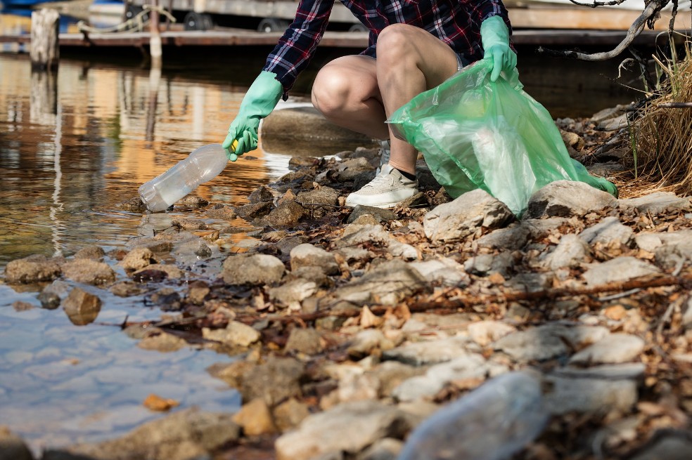Una de las propuestas es crear el impuesto a envases de plástico de un solo uso con una tarifa de 0.00005 Unidad de Valor Tributario (UVT) por cada gramo.