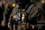EE. UU. deporta a periodista salvadoreño que cubrió movilizaciones anti-Trump